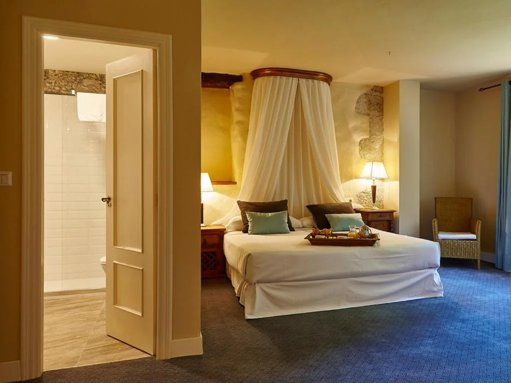 Premium Triple Room — Hotel Zubieta