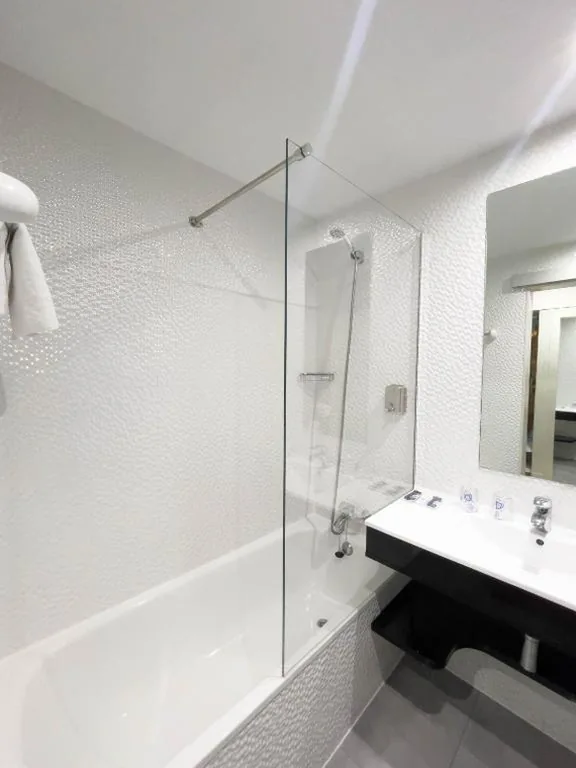 Chambre Deluxe (2 adultes + 1 enfant) — Hoteles Urbanos N Avenida de España