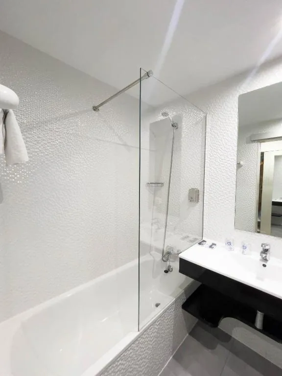 Chambre double - 1 très grand lit — Hoteles Urbanos N Avenida de España