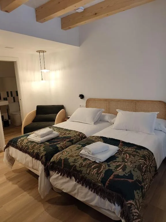Double Room with Private Bathroom - 1 or 2 Beds — Hotelet Bastio 12