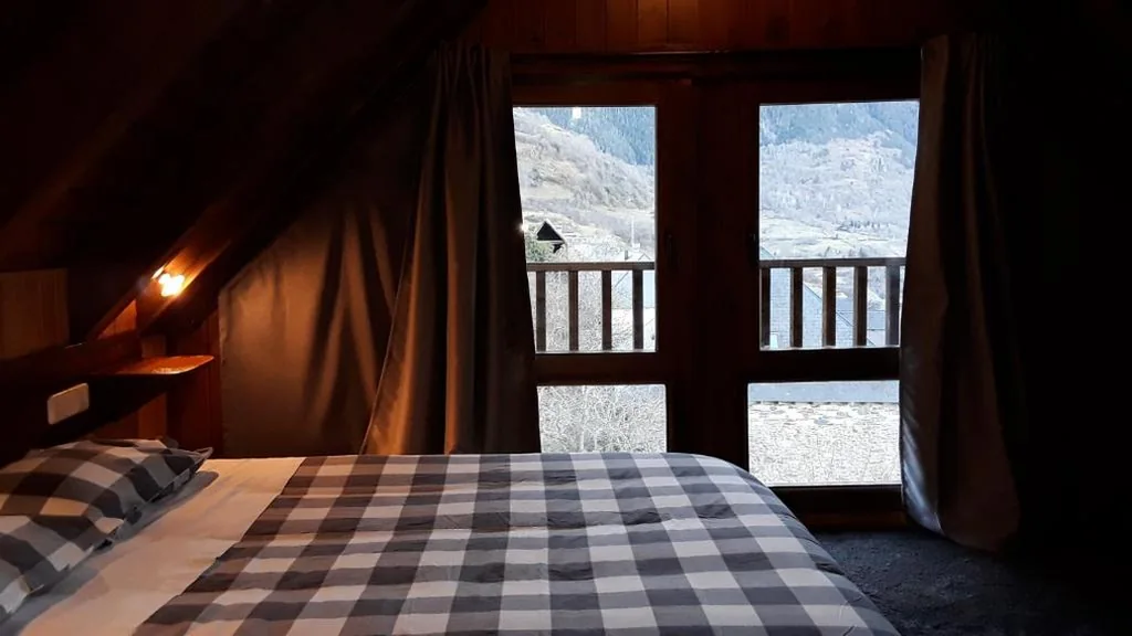 Habitación Cuádruple con vistas a la montaña — Hotelet de Betlan