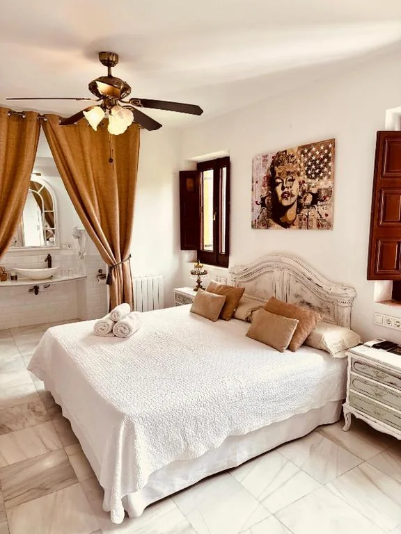 Quarto Deluxe - 1 cama grande — Hotelito Suecia