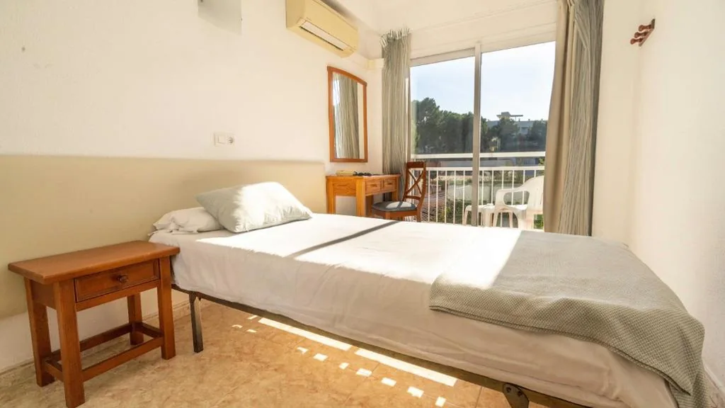 Habitación Individual con balcón — Houm Nets - Adults Only