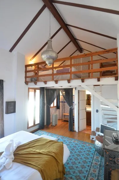 House&Cave Parking and Terrace, in the city — foto 2