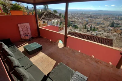 House&Cave Parking and Terrace, in the city — foto 4