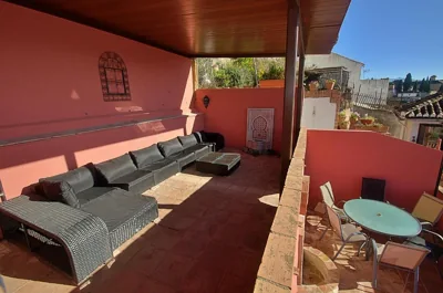 House&Cave Parking and Terrace, in the city — foto 5