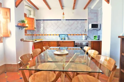 House&Cave Parking and Terrace, in the city — foto 7