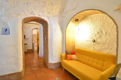 House&Cave Parking and Terrace, in the city — foto 8