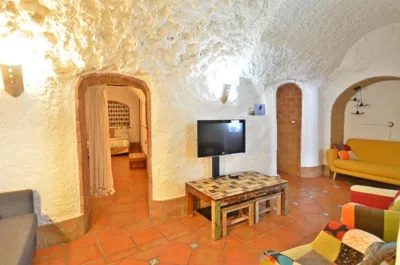 House&Cave Parking and Terrace, in the city — foto 11
