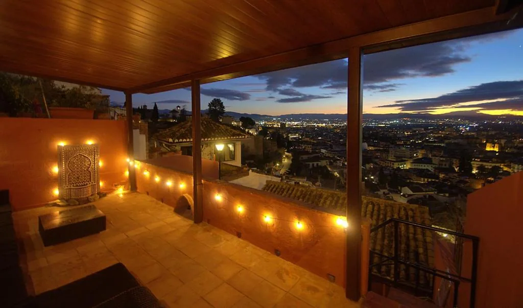 Villa — House&Cave Parking and Terrace, in the city