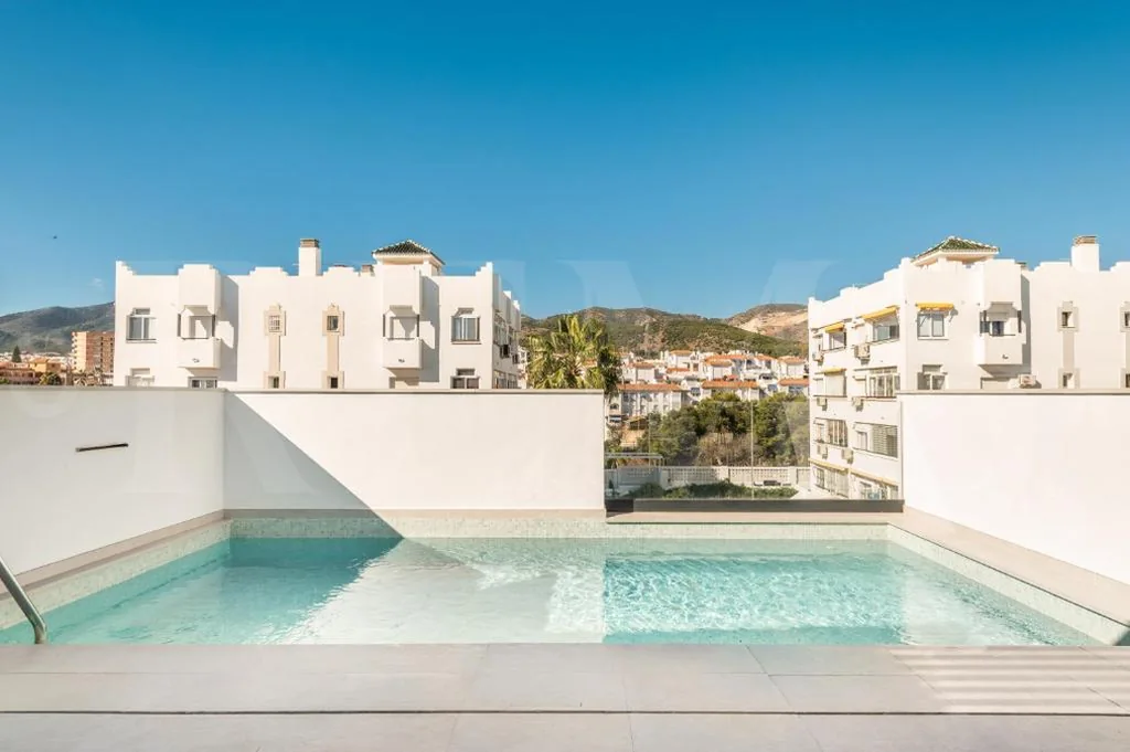 Villa de 3 dormitorios — House with private rooftop pool, cinema, gym REMS