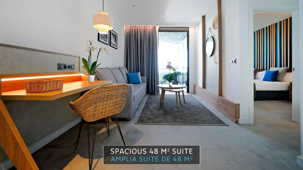 Suite com vista para a piscina — HOVIMA Suites Costa Adeje