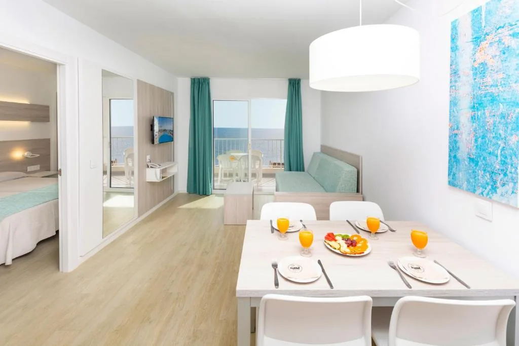 Appartamento con 1 camera da letto e vista sul mare (2 adulti + 1 bambino) — HSM Calas Park