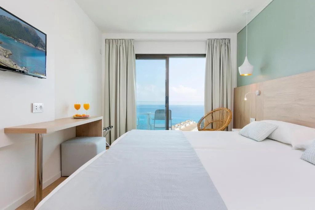 Habitación Doble con balcón y vistas al mar — HSM Regana - Adults Only