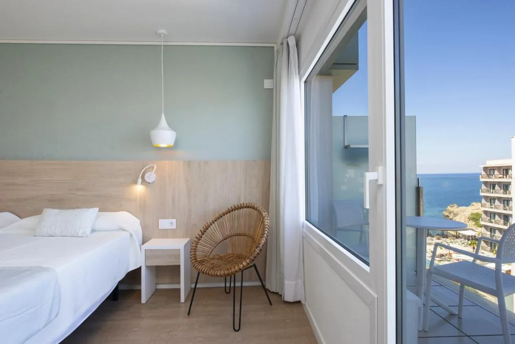 Habitación Doble con vistas laterales al mar - 1 o 2 camas — HSM Regana - Adults Only