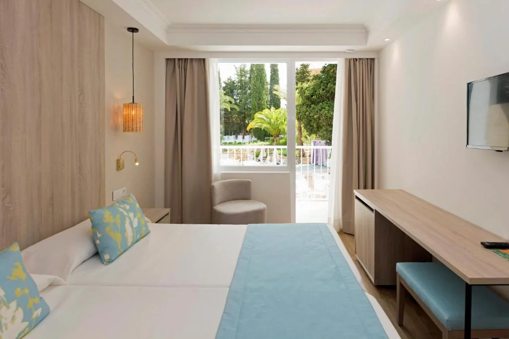 Habitación Doble con vistas a la piscina - 2 camas — HSM Solivera