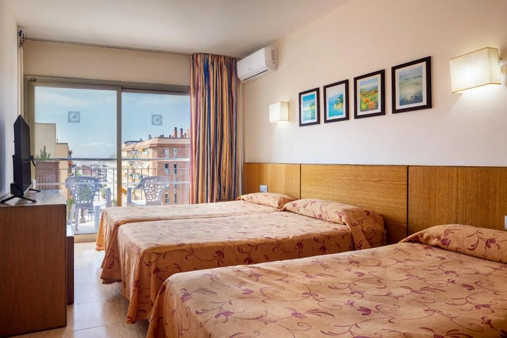 Camera familiare Superior (2 adulti + 2 bambini) — htop Palm Beach SPA - Fun