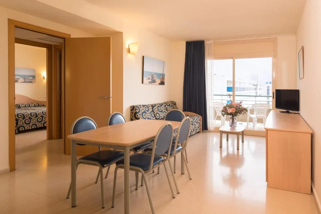 Suite Familiale (3 adultes + 1 enfant) — htop Royal Sun Suites 4Sup - Fun