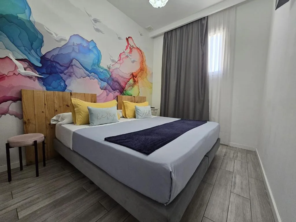 Zimmer mit extragroßem Doppelbett — Huelva Art
