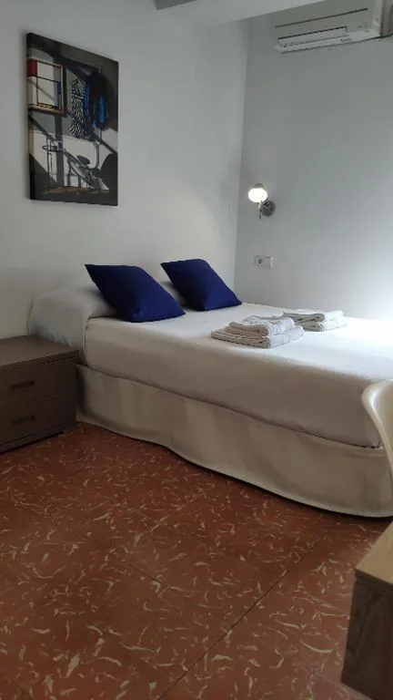 Habitación Doble con baño compartido - 2 camas — Huéspedes Sa Font
