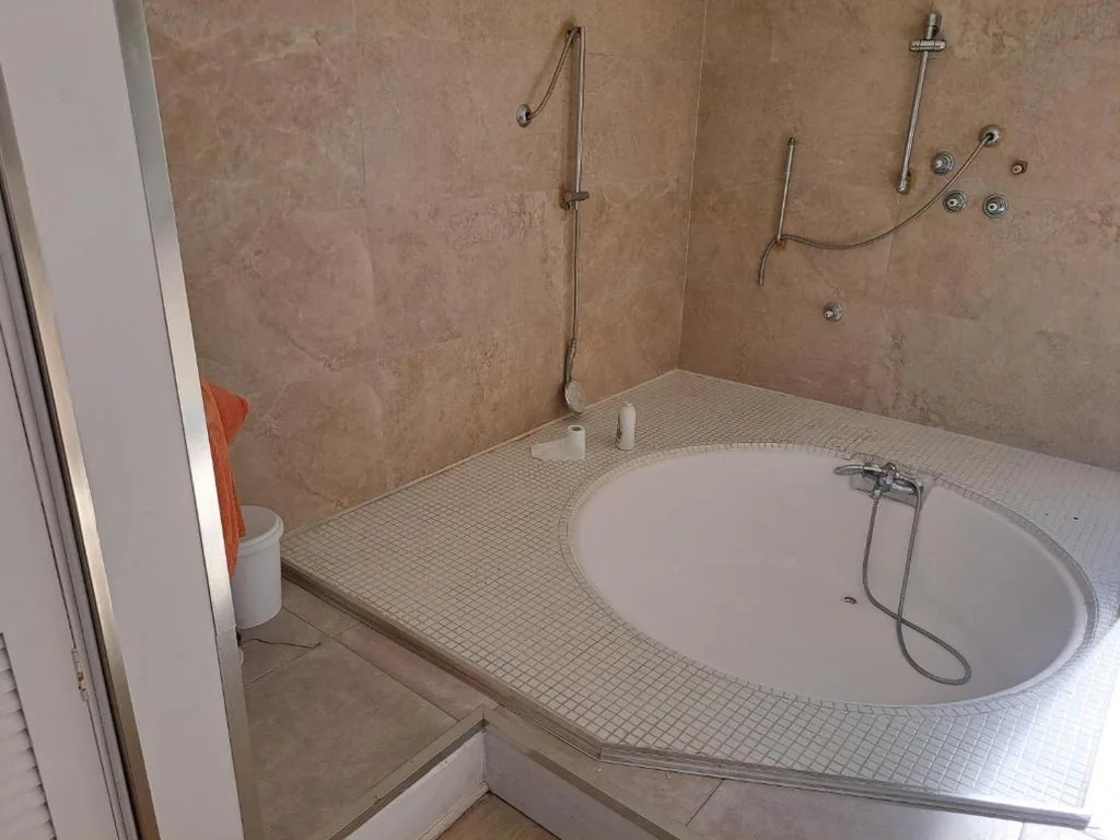 海の眺めがある4人部屋 — Huge penthouse with private suites shared terrace and kitchen BEST VIEWS