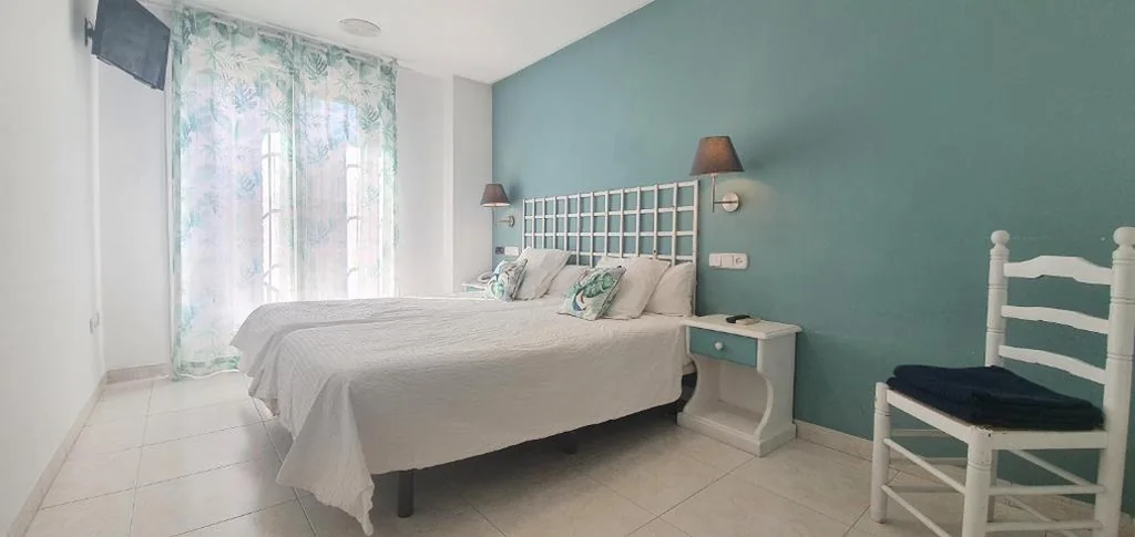 Tweepersoonskamer met 2 bedden — Hugo Beach Hotel & Apartments
