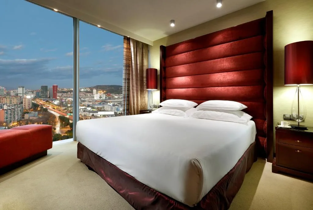 Suite Deluxe - 1 cama extragrande - Planta alta — Hyatt Regency Barcelona Tower