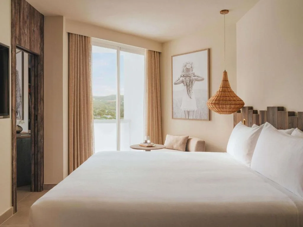 Suite de 2 camas con acceso total y vistas al mar — Hyde Ibiza Beach Resort by Accor