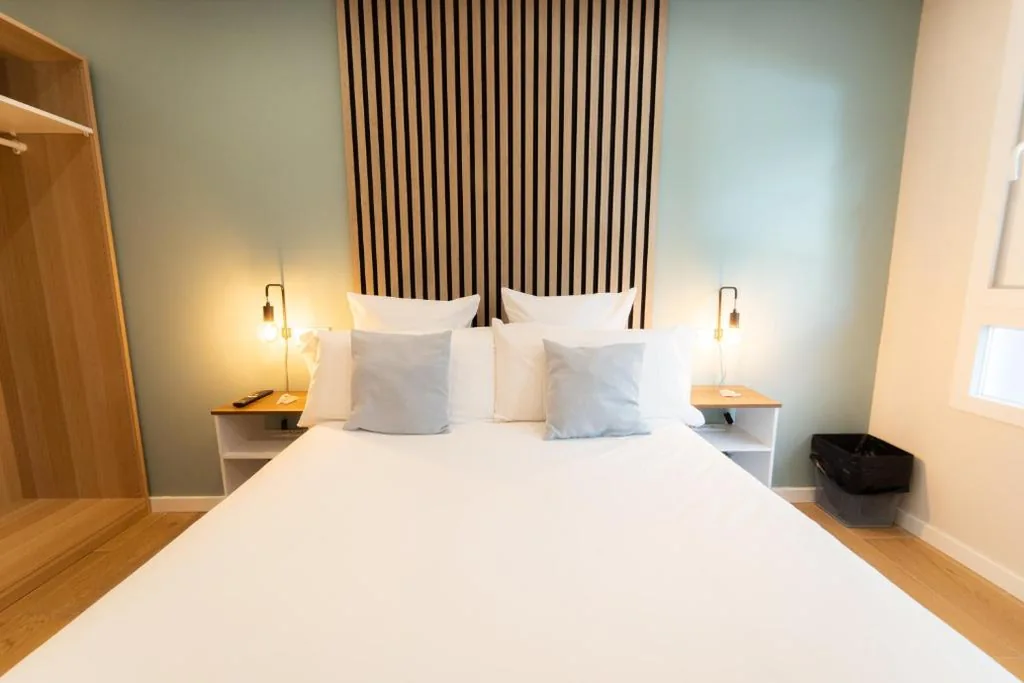 带私人浴室的双人间 — I'M Room Suites Nuevos Ministerios - Bernabeu 'Digital Access'