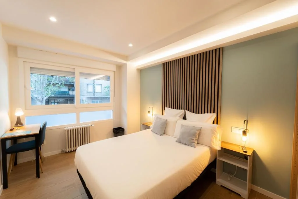 带私人浴室的双人间 — I'M Room Suites Nuevos Ministerios - Bernabeu 'Digital Access'