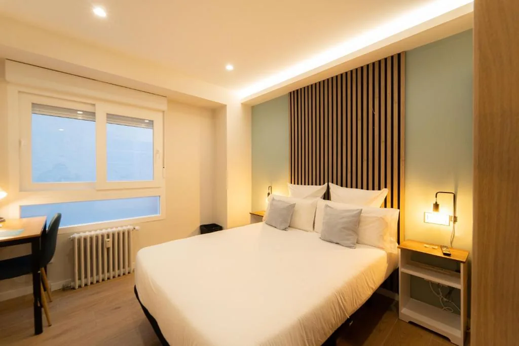 带私人浴室的双人间 — I'M Room Suites Nuevos Ministerios - Bernabeu 'Digital Access'