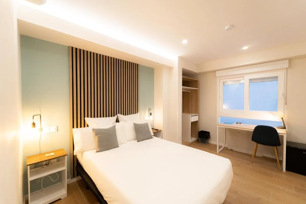 带私人浴室的双人间 — I'M Room Suites Nuevos Ministerios - Bernabeu 'Digital Access'