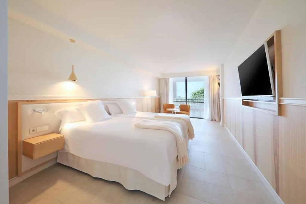 Doppelzimmer mit seitlichem Meerblick – 2 Betten — Iberostar Selection Anthelia