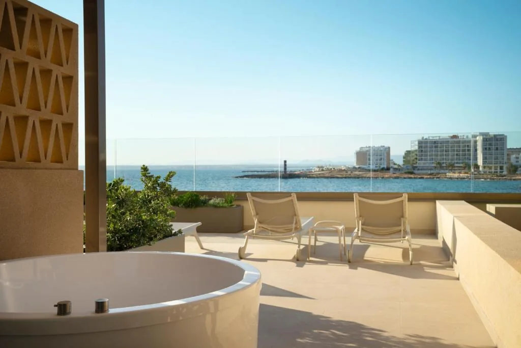 Alojamiento Doble Premium con vistas al mar y terraza — Iberostar Selection Es Trenc