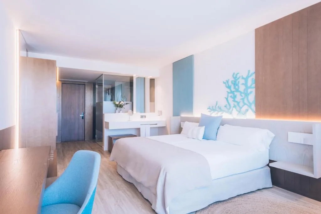 Doppelzimmer mit seitlichem Meerblick – 1 oder 2 Betten — Iberostar Selection Llaut Palma- Adults Only
