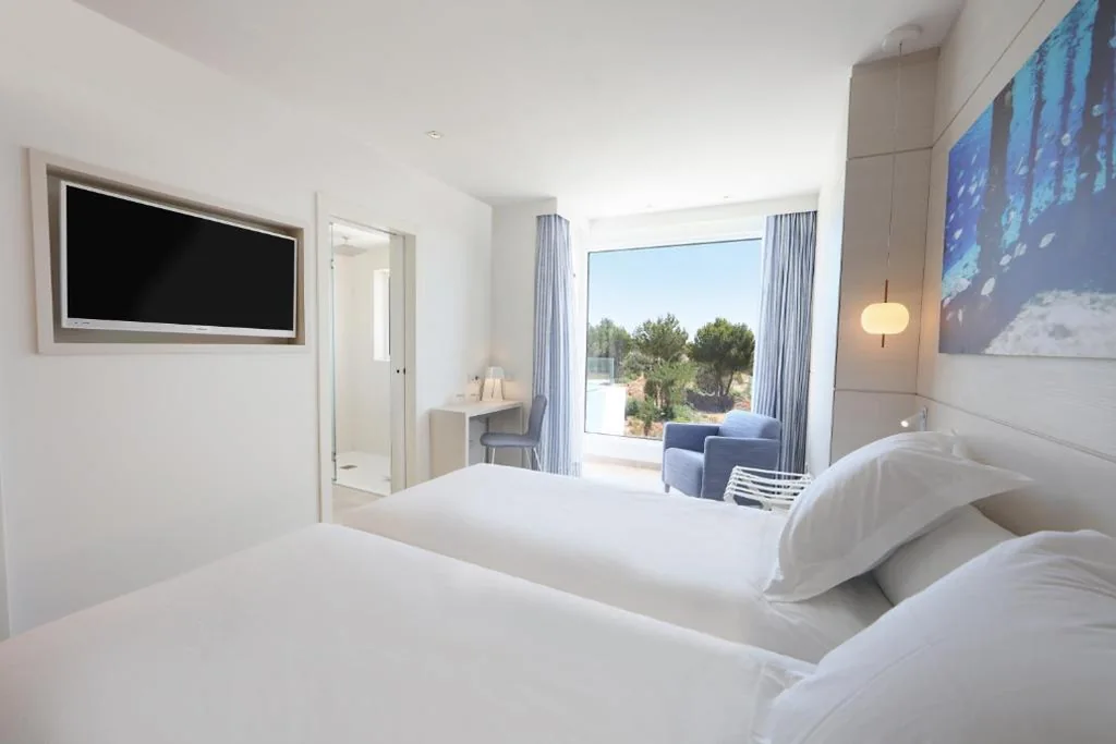 Quarto Duplo com vista lateral para o mar - 1 ou 2 camas — Iberostar Selection Santa Eulalia Adults-Only Ibiza