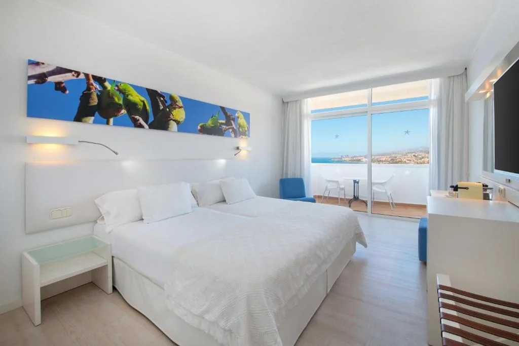 Habitación Doble Star Prestige con vistas laterales al mar y acceso al salón executive — Iberostar Waves Bouganville Playa