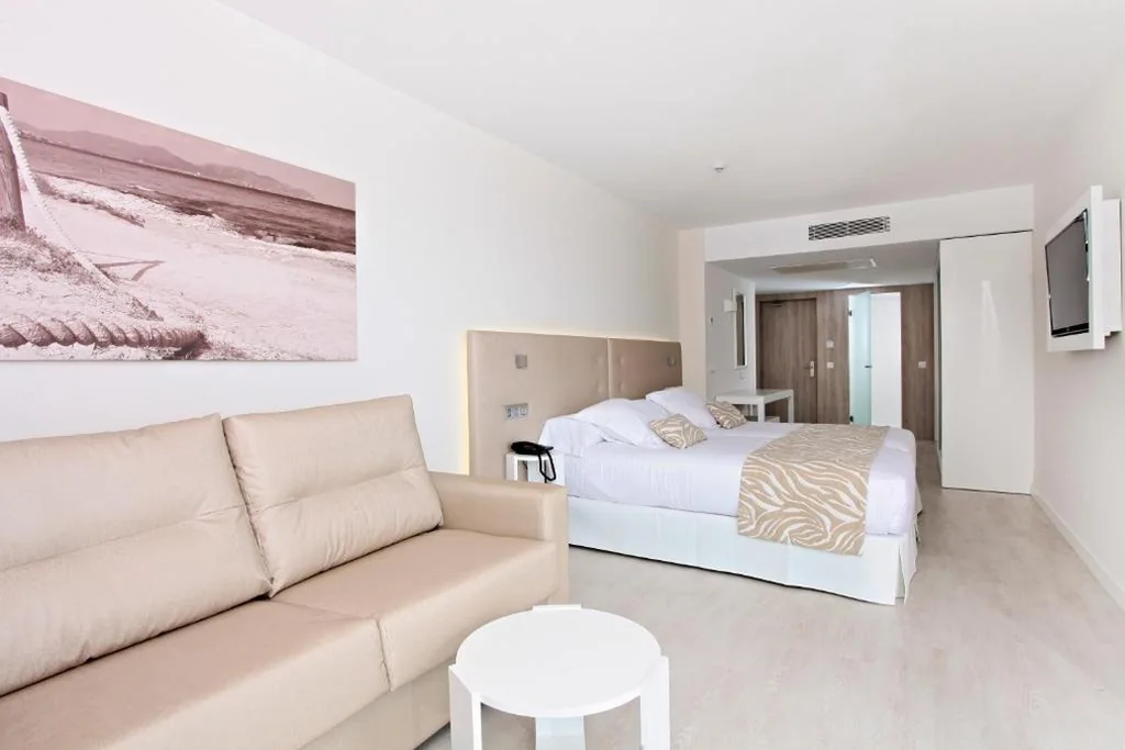 Doppelzimmer mit seitlichem Meerblick – 1 oder 2 Betten — Iberostar Waves Cala Millor - Adults Only