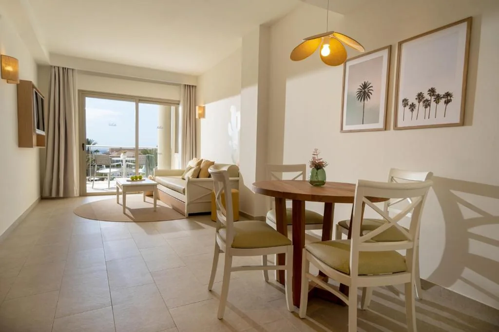 Suite con vistas laterales al mar — Iberostar Waves Gaviotas Park