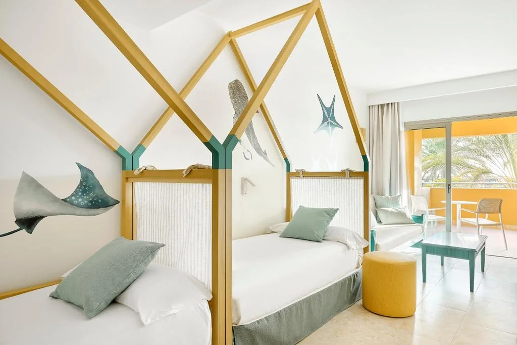 Suite Familiar con vistas laterales al mar — Iberostar Waves Gaviotas Park