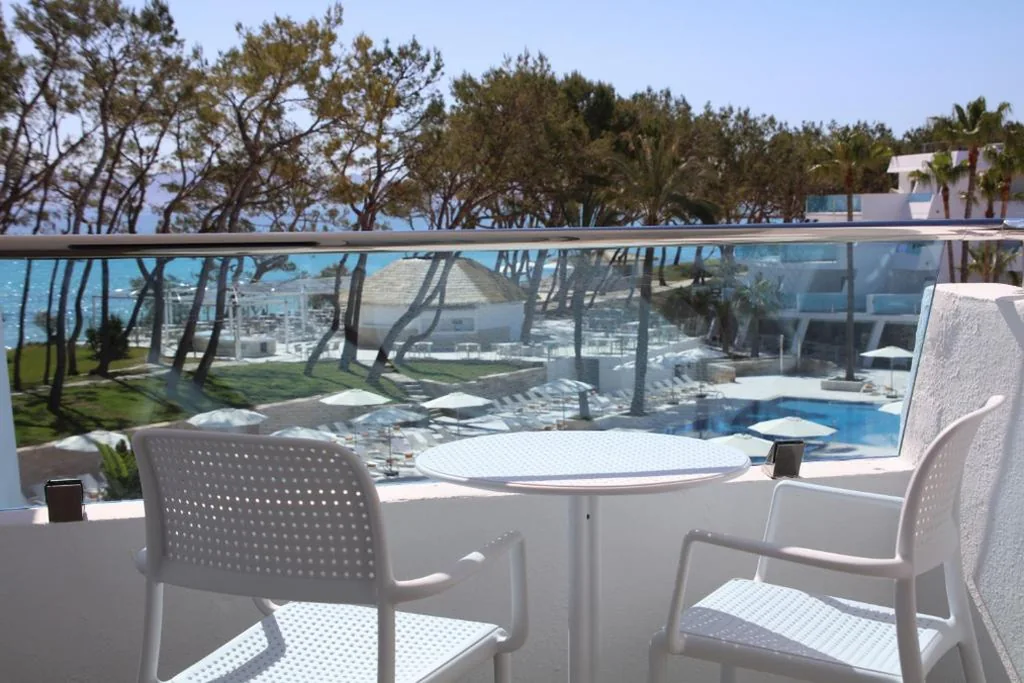 双床双人间（侧海景） — Iberostar Waves Playa de Muro