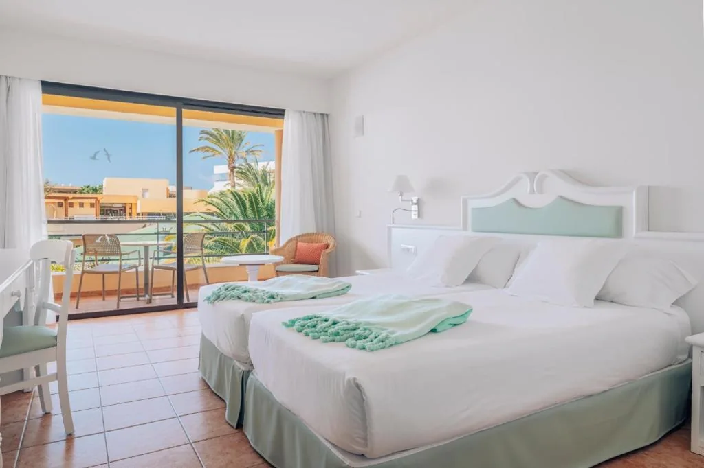Quarto Duplo com Vista Parcial Mar - 2 camas — Iberostar Waves Playa Gaviotas All Inclusive