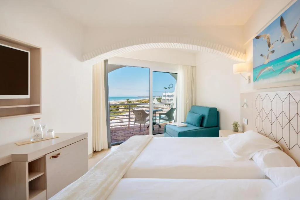 Deluxe海景双人间 — Iberostar Waves Royal Andalus