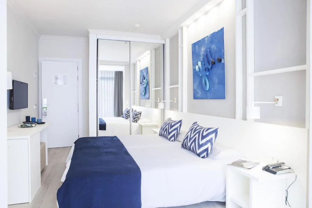 Quarto Duplo com Vista Piscina - 1 ou 2 camas — Ibersol Antemare - Adults Only