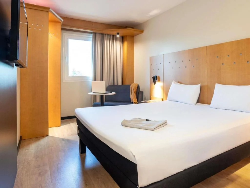 带沙发床的双人间 — Ibis Alcala de Henares La Garena