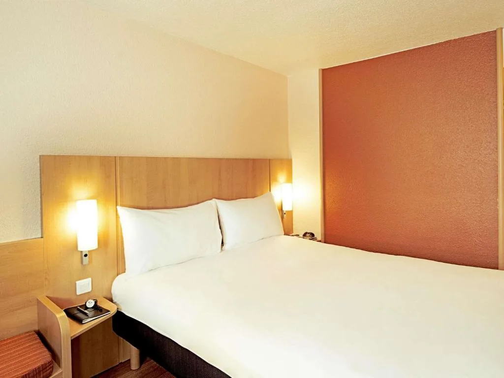 Habitación adaptada Estándar con 1 cama doble — Ibis Barcelona Centro (Sagrada Familia)