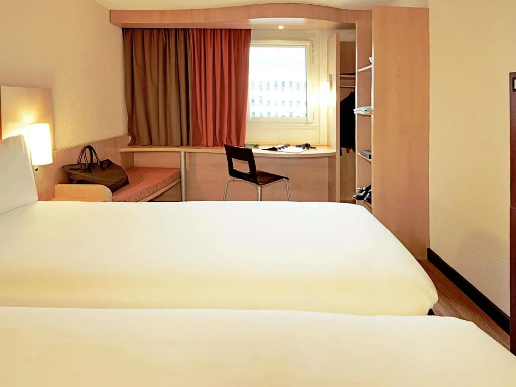 Habitación Doble - 2 camas — Ibis Barcelona Centro (Sagrada Familia)