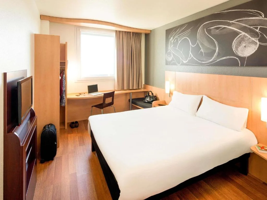 Standard Double Room - 2 Beds — Ibis Barcelona Meridiana