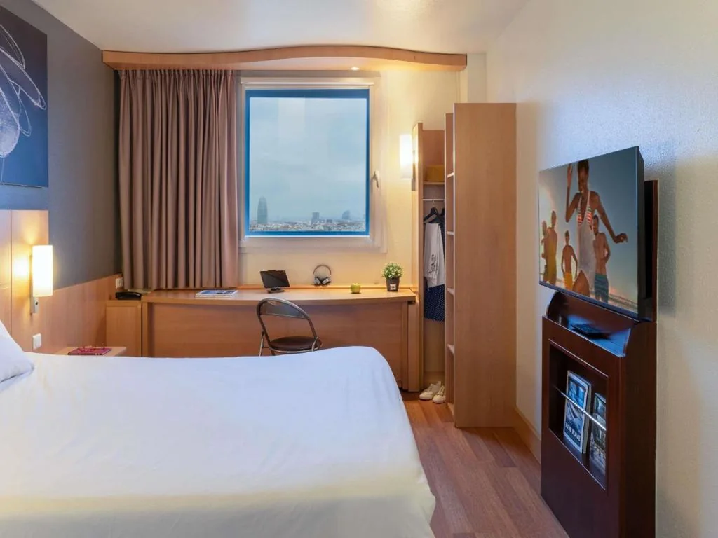 Standard Double Room — Ibis Barcelona Meridiana