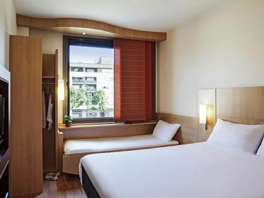 Camera Familiare Matrimoniale con letto supplementare — Ibis Barcelona Mollet